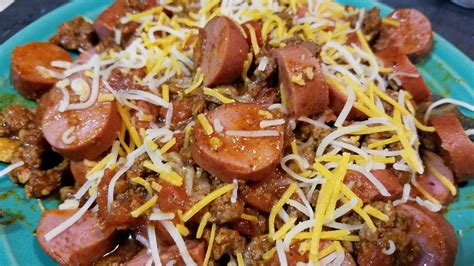 While there is a lot of hype around raw food diets, both for pets and humans, many vets aren't as quick to jump on board. Low carb keto chili with hot dogs and cheese....yummy! 😉 # ...