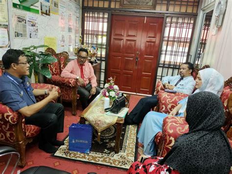 Pejabat kebun bunga kerajaan negeri johor. Lawatan dari Jabatan Pendidikan Negeri Johor - SMK Tun Habab