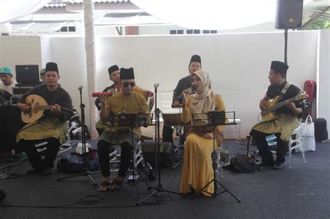 Sorak sorai pendukung negeri sembilan membahana. Pakej Perkahwinan, Hari Raya, Puasa, Live Band Kebudayaan ...