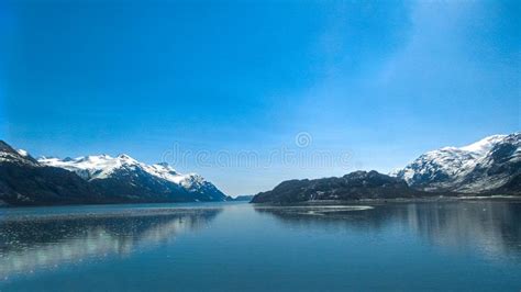 Opinión De Alaska Del Parque Nacional Del Glacier Bay De La Nave Foto