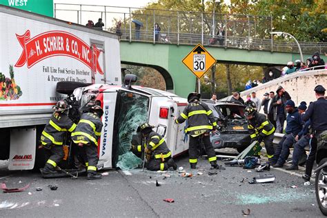 Ambulance Flips In Multi Car Crash On Nycs Prospect Expressway The