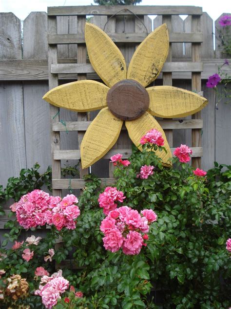 Pin By Reese Kern On My Garden And Home Spring Wood Crafts Wooden