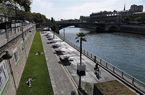 Nel 1980 fu ritrovato sulle sponde della senna di parigi, il cadavere di una giovane donna il manichino venne riprodotto in migliaia di copie e venduto in tutto il mondo, e questo è il motivo per cui si dice che il volto della sconosciuta della. La riva destra della Senna a Parigi è cambiata - Il Post