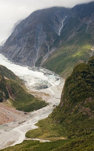 La ubicación remota de nueva zelanda y la facilidad de cierre de sus fronteras jugaron a su favor cuando estalló el virus, dicen los expertos. Atractivos glaciares en la isla Sur | Nueva Zelanda Por ...