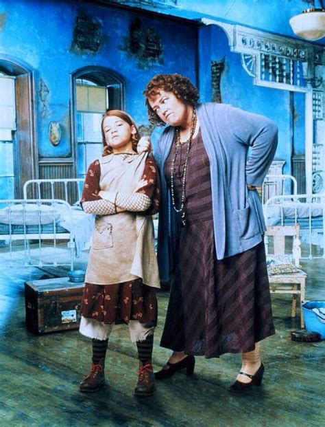 Alicia Morton As Annie And Kathy Bates As Miss Hannigan In The 1999