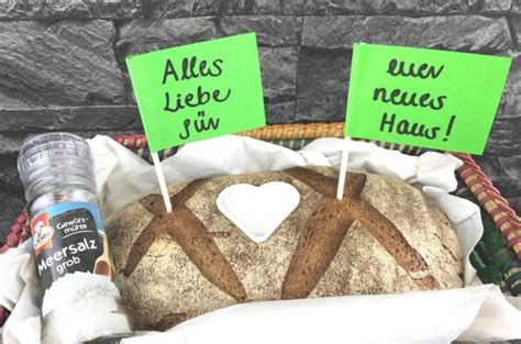 Solange ihr nun hier verweilt, dass brot mit euren freunden teilt. Brot und Salz zum Einzug schenken | Brot und salz ...