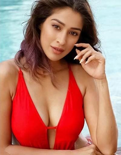 Raai Laxmi Hot Tamil Actress Sexy Pics 16 Photos