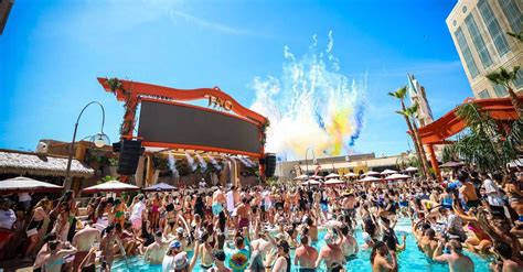Behind The Wild Pool Parties At Las Vegas Dayclubs Onthestrip Com