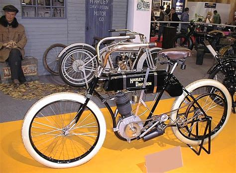 I love anything to do with harley davidson and have two beautiful children and a beautiful partner. Днес Harley-Davidson става на 110 години