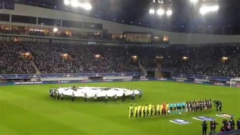 Po dwóch latach obiekt zmodernizowano, podniesiono trybuny, a jego pojemność zwiększyła się do około 30 tys. KAA Gent - Valencia CF (CL hymne/Atmosphere during the ...