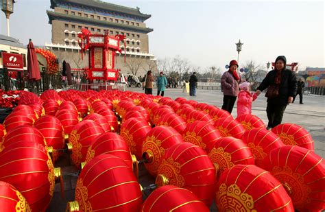 There is a variety of cultural performances. Chinese Celebrate The Lantern Festival - Zimbio