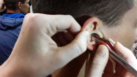 Removing ear wax Gross Vidéo Dailymotion