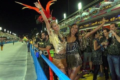 阿德里亚娜利、马莱斯里贝罗等超模助阵巴西里约热内卢狂欢节