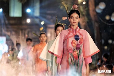 Hanoi Ao Dai Fashion Show Honors Vietnams Heritage Women Beauty