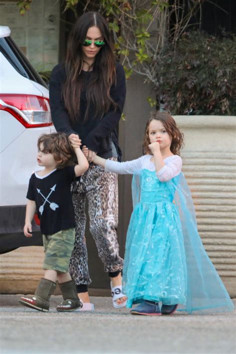 Megan Fox S Son Loves To Wears Dresses And Gets Bullied For It Demotix