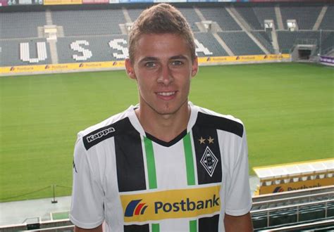 Check out his latest detailed stats including goals, assists, strengths & weaknesses and match ratings. Chelsea leent Thorgan Hazard uit aan Borussia ...