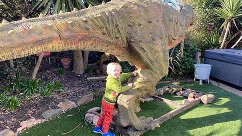 Jurassic Park Man Shocked At 20ft Dinosaur In His Garden Al Bawaba