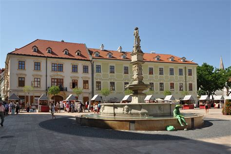 Austria in the southwest and czech republic in the west. Lugares para visitar en Eslovaquia - 10lugares.com