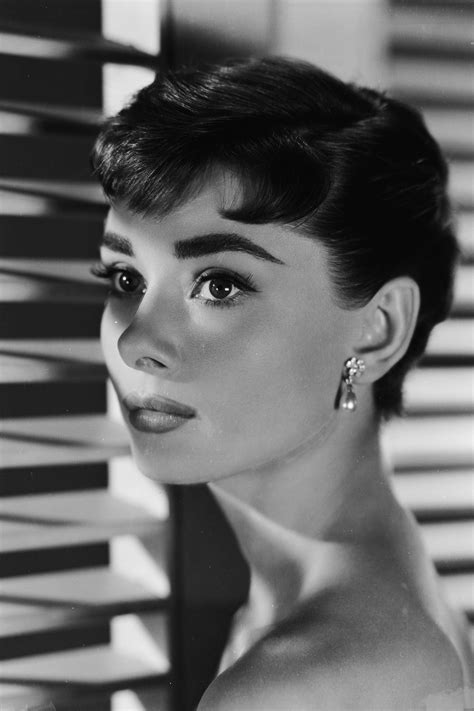How To Master Audrey Hepburn’s Classic Cat Eye Flick Vogue India
