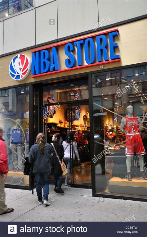 Vous êtes allé à nba store ? NBA store, New York, USA Stock Photo, Royalty Free Image ...