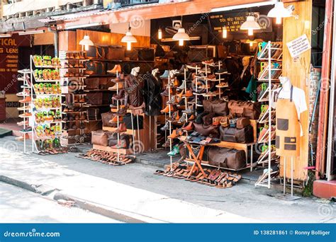 Tienda En Hoi An Selling Custom Leather Foto Editorial Imagen De