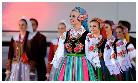Łowicz folk costume zespół pieśni i tańca Śląsk poland fashion fair grounds folk