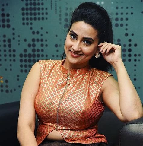 Telugu Anchor Manjusha Latest Hot Sleeveless Blouse Photos Indian Filmy Actress