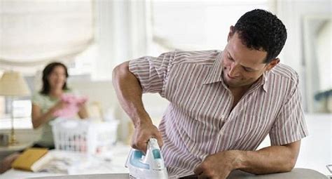 Dos De Cada 10 Hombres Comparten Las Tareas Del Hogar Como Limpiar Y