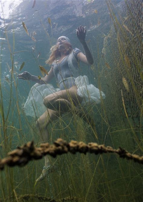 Next Top Model Blog Esntm C Underwater Beauties Chained To The Ocean