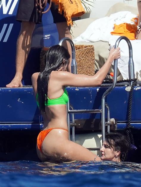 Dua Lipas Sexy Hot Bikini Body In St Barts After Anwar Hadid Split