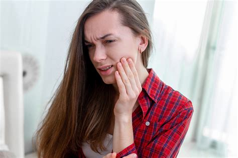 Signs That Youre Clenching Your Teeth And How To Treat It