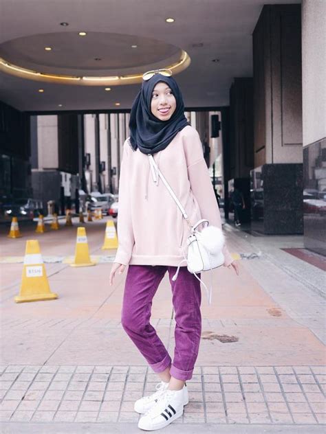 Nah, berikut ini mnc portal telah merangkum beberapa potret cantik ricis dengan gaya hijab yang modis tapi tetap syari. 5 Gaya Busana Hijab yang kekinian yang di pakai anak ...