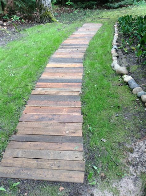 Garden Walk Way Using Reclaimed Wood From Pallets Backyard