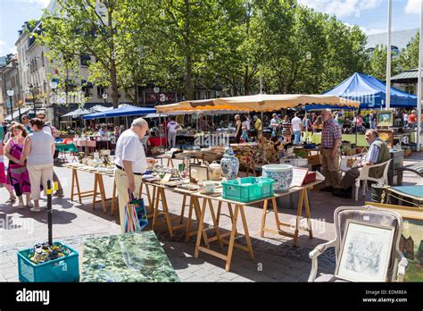Flea Market Stalls Hi Res Stock Photography And Images Alamy