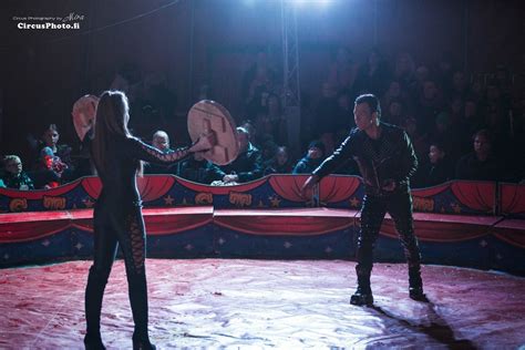 Duo Foray Knife Throwing Act Circus Acts Circustalk