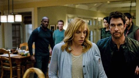 Hostages Toni Collette E Dylan Mcdermott In Una Scena Della Serie 285985 Movieplayerit