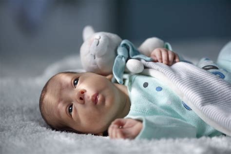 Berat normal 5.6 kg bagi bayi lelaki manakala 5.1 kg bayi dua bulan juga akan diukur lilit kepala bagi menentukan bayi dalam keadaan normal seiring dengan perkembangan berat badan dan. Gambar Anak Bangun Tidur dengan Wajah yang Menggemaskan ...