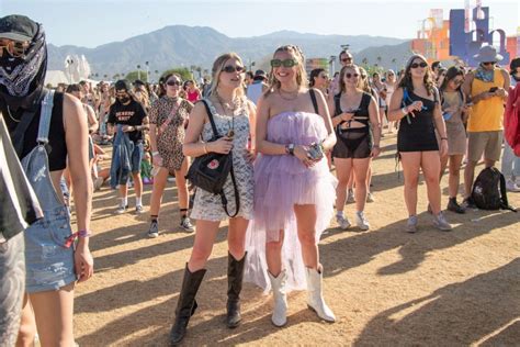 The Best And Worst Coachella 2022 Outfits Festival Fashion In Photos