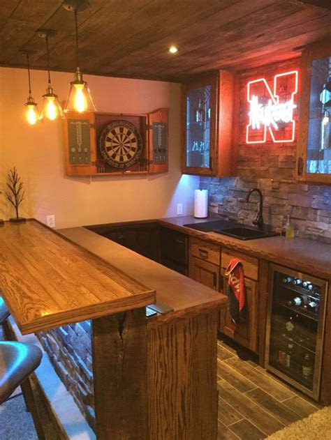 Ce bar du 11 ème arrondissement de paris, situé dans le quartier de la rue saint maur, est disponible à la réservation du mardi au samedi de 18h à 02h. idées de bar au sous-sol #basementbar #basement #bar #barideas #caveman | Idées de bar ...