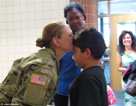 Military Mom Surprises Son In Florida After A Year Away Daily Mail Online