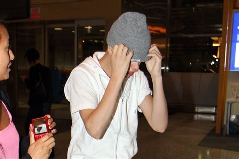 Justin Bieber Caught On Video Telling Fans He Feels Disrespected At Toronto Airport Where Hes