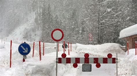 Avalanche Hits Hotel In Germany As Death Toll From Europe Snow Rises