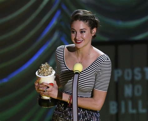 Shailene Woodley Doesnt Watch Or Own A Tv She Says On Tv At Tv Awards