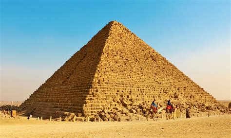 menkaure pyramid at giza