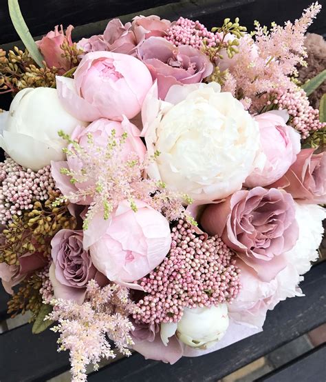 A Pretty Pink Wedding Bouquet With Pink Peonies フラワーアレンジ 花 フラワー