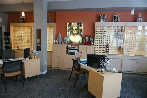 Looking for a pharmacy near me? King Eye Associates | Eye Doctor near me | Book your exam now!