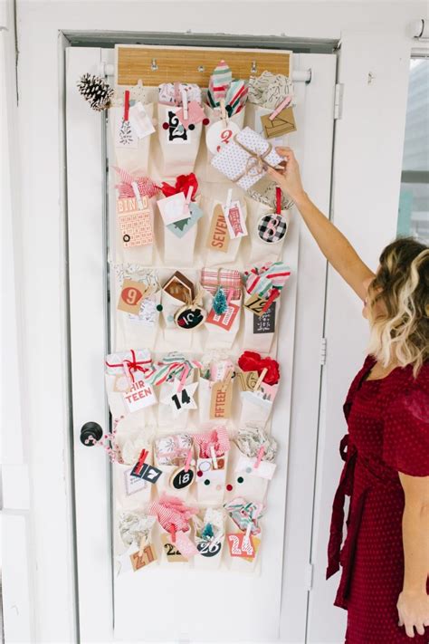 25 Christmas Door Decorations To Diy Decorating Christmas Door Ideas