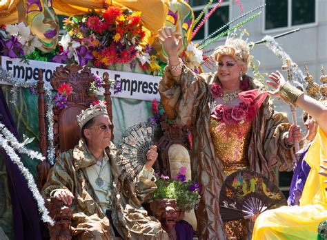 Gambar Orang Orang Karnaval Amerika Serikat Penggemar Parade Festival Pelangi Berbunga