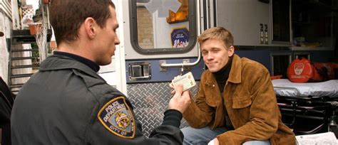 911 Saison 5 Date De Sortie France - Appel au secours - (S5E11) - New York 911 - Télé-Loisirs