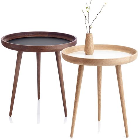 Der couchtisch tino verfügt über eine rechteckige form und ist aus massivem holz gefertigt. Der kleine Holztisch von applicata bei ConceptRoom.de